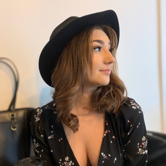 Meet your Posher, Jordyn - Picture 1 of 1